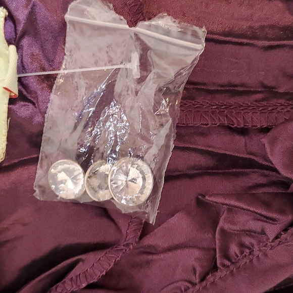 AN INDIAN SUMMER Jewel Button Pleated Blouse - Picture 4 of 7